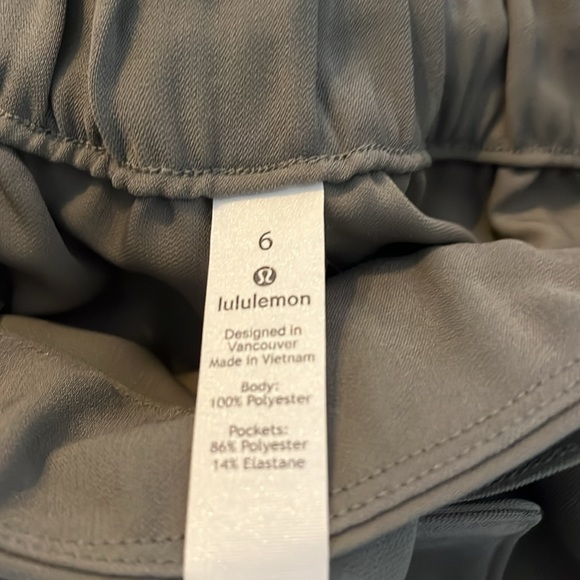 Lululemon green wide leg cropped dress pants - Picture 7 of 7